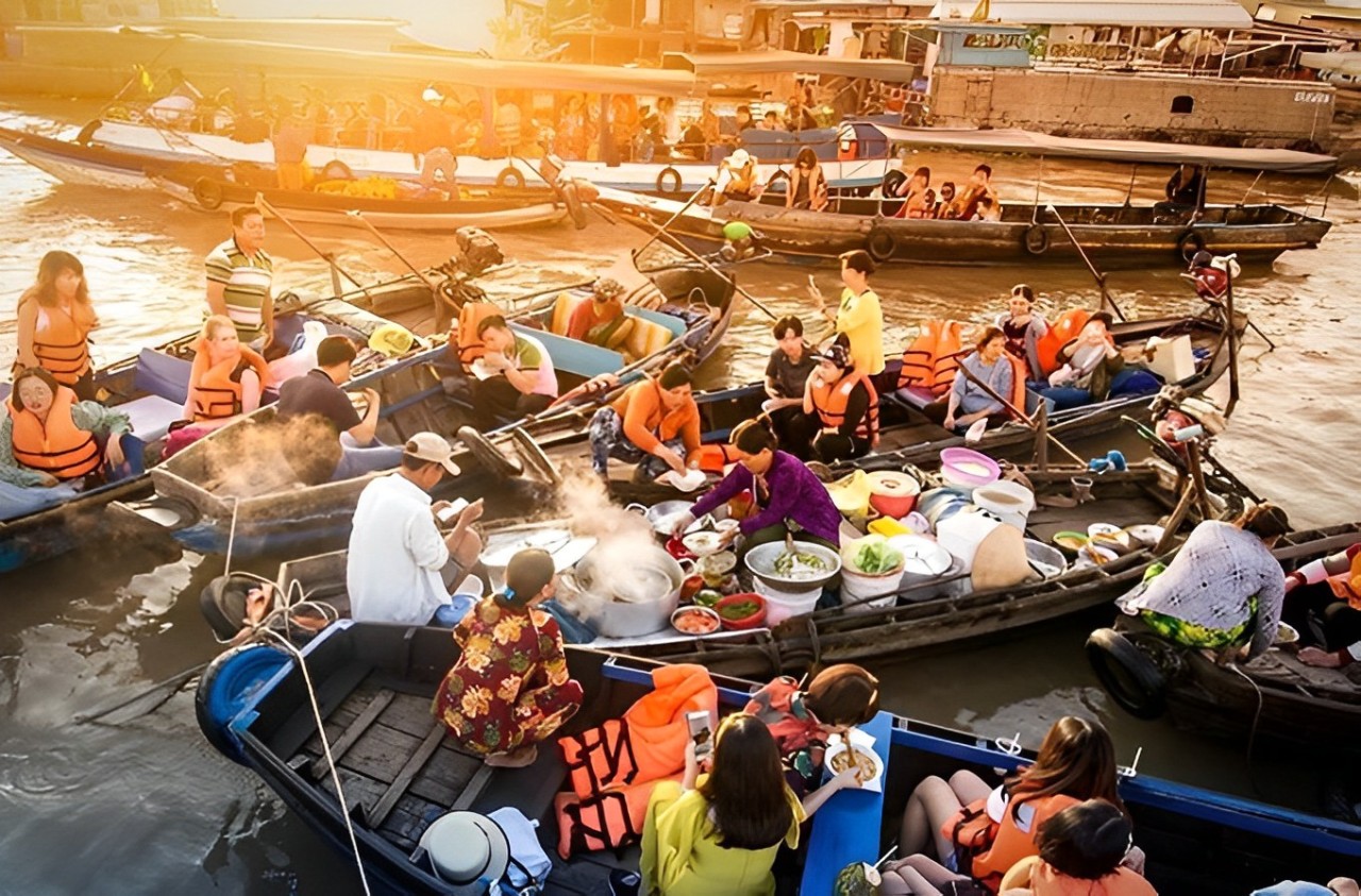 diem-den-du-lich-kham-pha-chau-doc-vung-dat-linh-thieng-va-tuyet-dep-cua-mien-tay-14