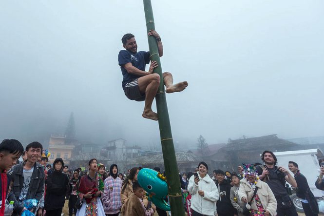 diem-den-du-lich-kham-pha-le-hoi-gau-tao-net-dep-van-hoa-doc-dao-cua-nguoi-mong-64