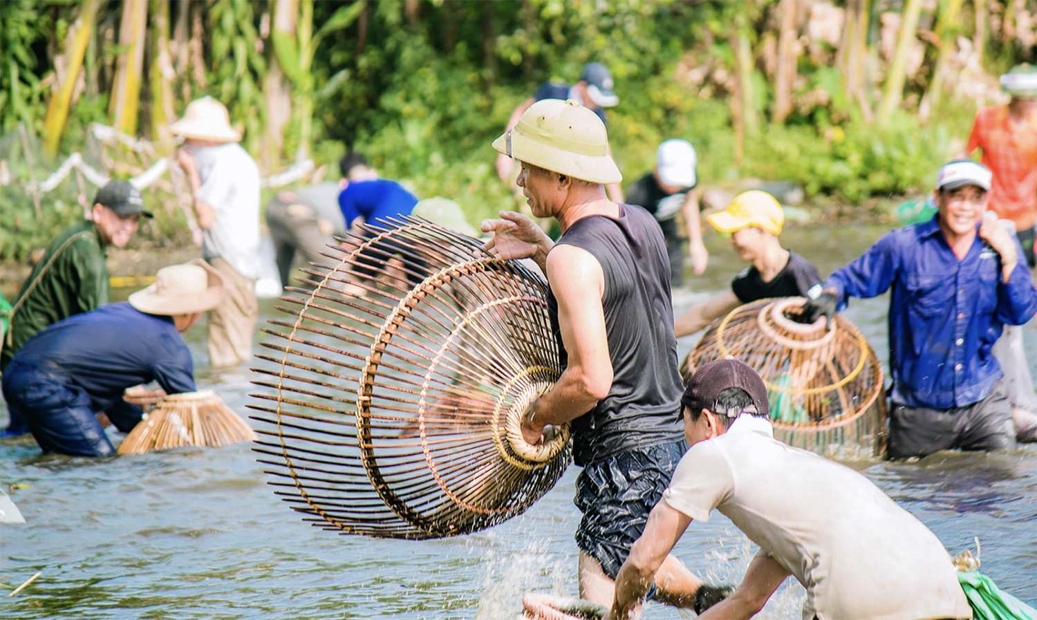 Trải Nghiệm Tát Mương Bắt Cá Ở Miền Tây